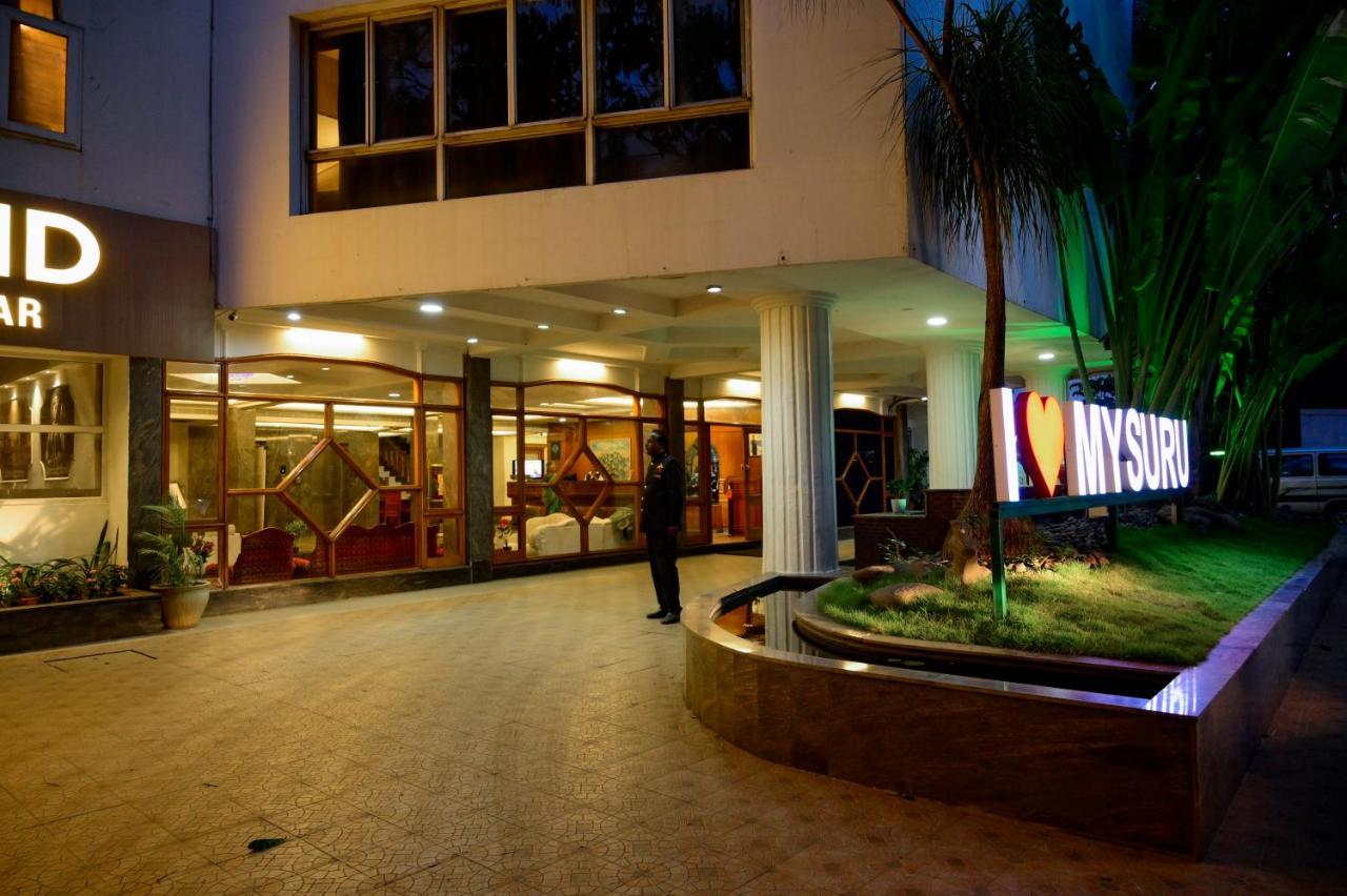 Maya'S Kings Kourt Maiçor Exterior foto